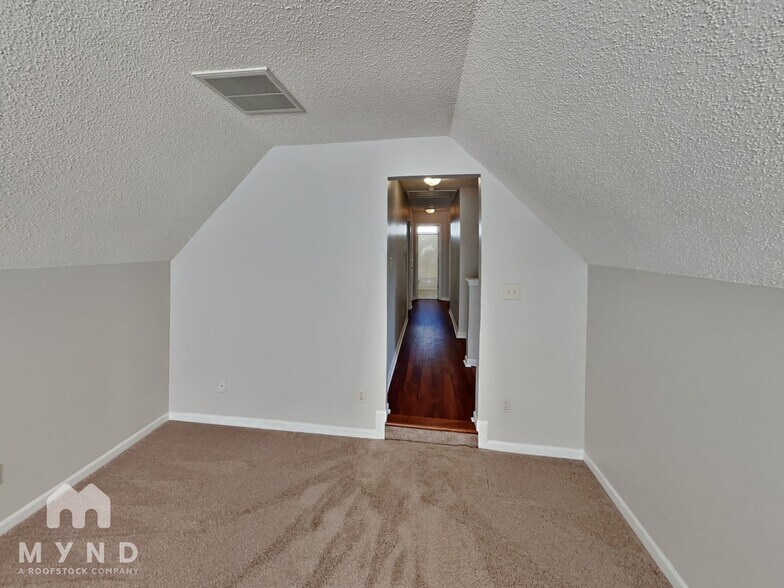 Building Photo - 6027 Briggs Dr