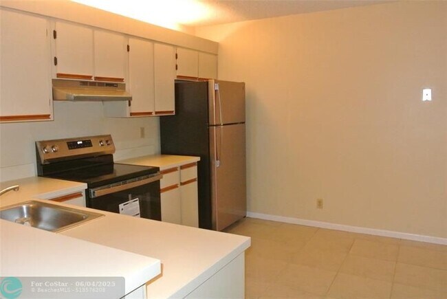 Building Photo - 5801 Riverside Dr