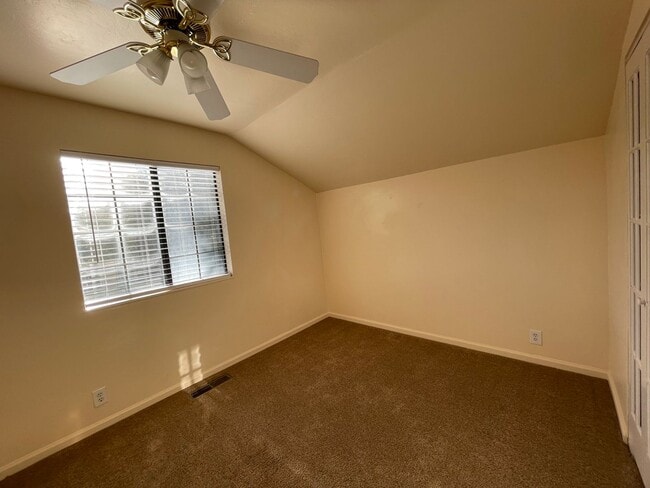 Building Photo - 535 Upham St