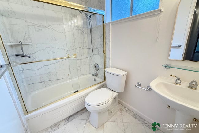 Building Photo - Spacious 4 Bedroom Home in San Mateo Hills...