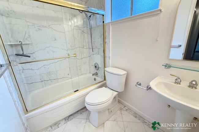 Building Photo - Spacious 4 Bedroom Home in San Mateo Hills with Dual Primary Suites