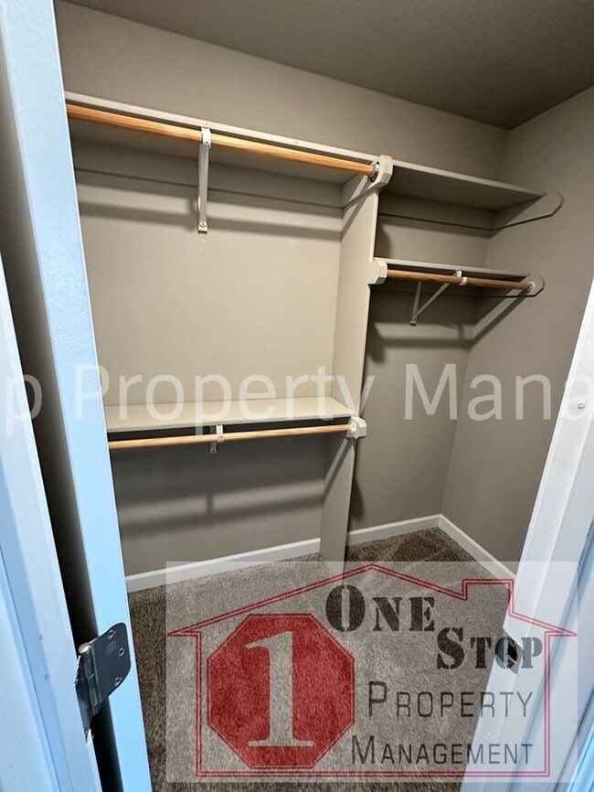 Building Photo - Gorgeous 3-Bed, 2.5-Bath Townhome in Raymore!