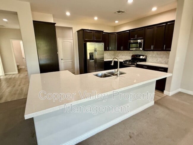 Building Photo - 2425 W Bronco Butte Trl