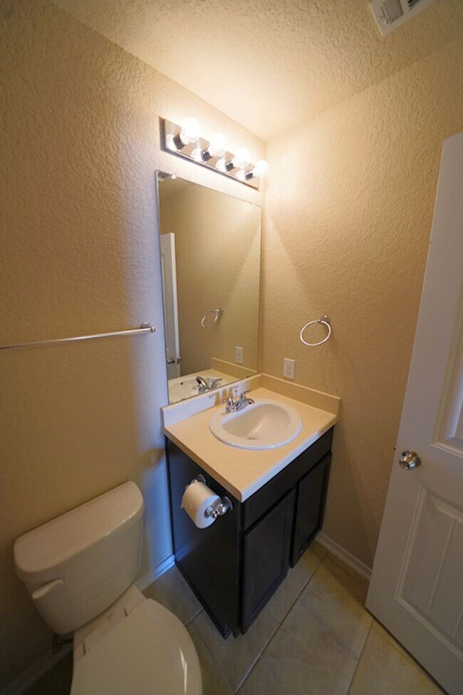 Building Photo - Gorgeous Selma Living with a Inground Pool! Realtor Commission: $625