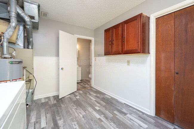 Building Photo - 4722 E Elm St