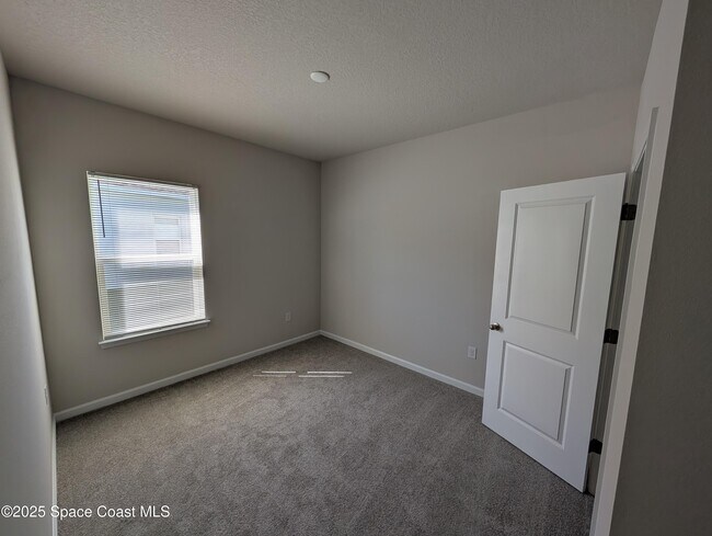 Building Photo - 2484 Landing Dr