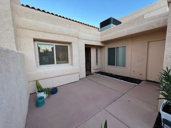 Building Photo - 10367 S Del Rey Dr