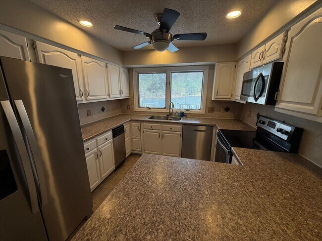 Building Photo - Carolina Lakes