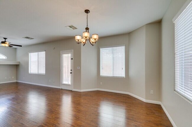 Building Photo - Beautiful 3 Bed / 3 Bath Home in Skyridge Community