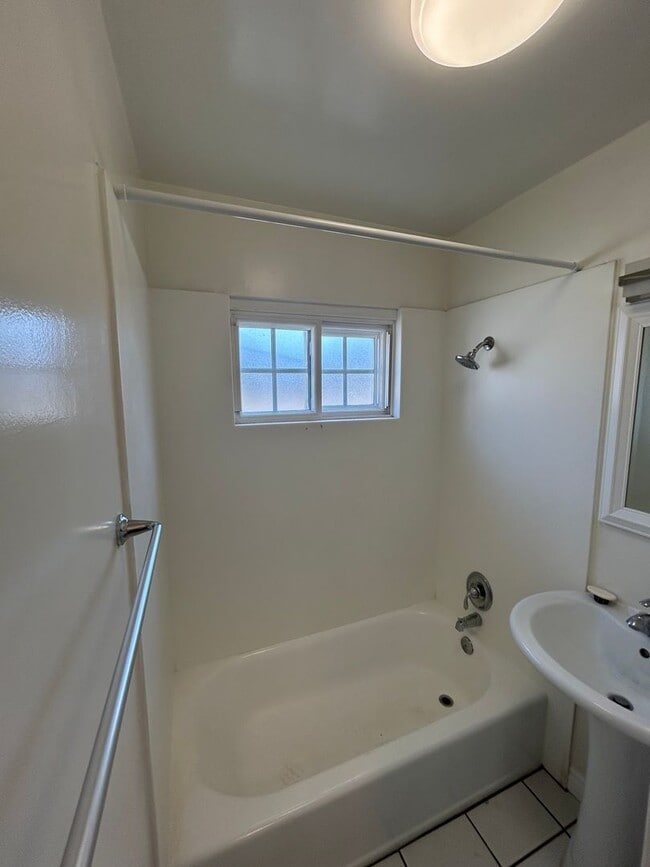Building Photo - Bankers Hill One Bedroom