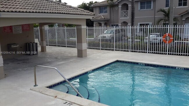 Building Photo - 16620 NW 72nd Ct