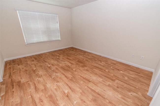 Building Photo - 2610 Vikram Dr