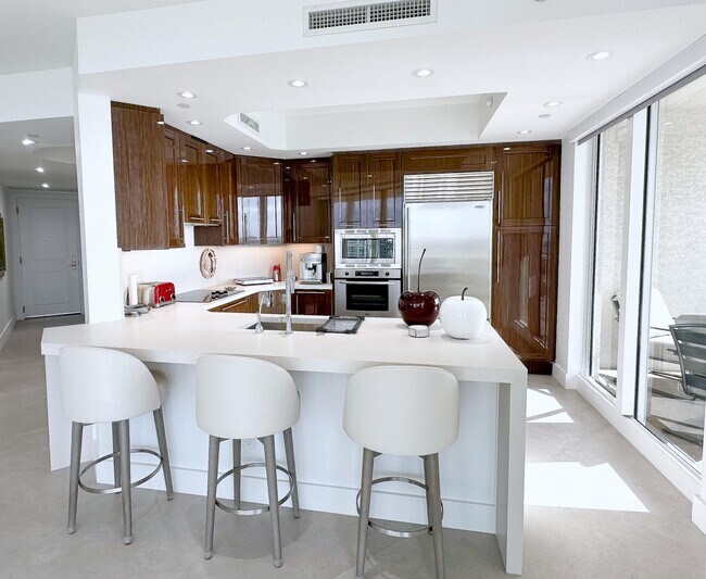 Building Photo - 2700 N Ocean Dr