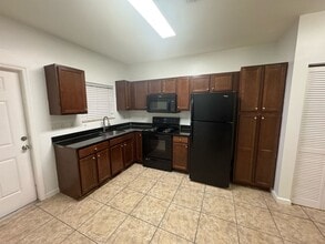 Building Photo - 1045 Villas LLC (1035 NE 10th Ave)