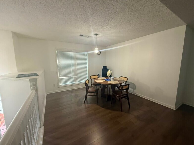 Building Photo - 130 Marbrook Trce
