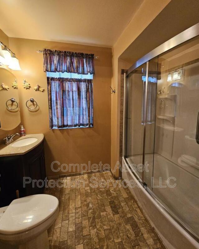 Building Photo - 1726 Davis Ave