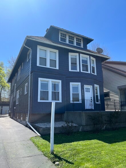 Building Photo - 1899 Hertel Ave