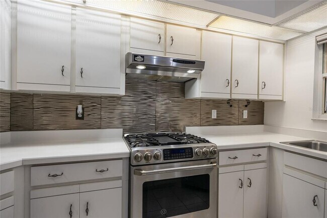 Building Photo - 923 Sand Crest Dr