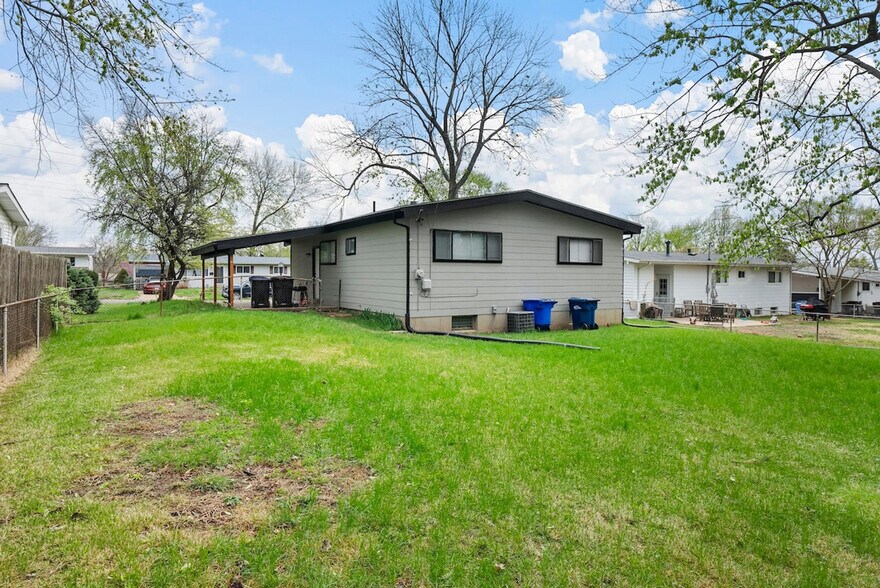 Building Photo - 2310 Dove Dr