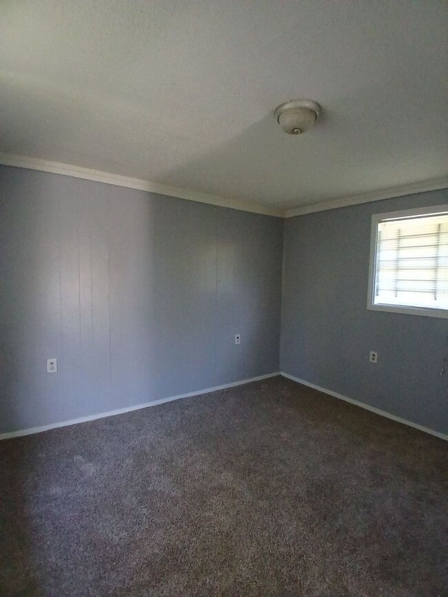 Building Photo - Ideally located 2-bedroom, 1.5-bathroom ho...