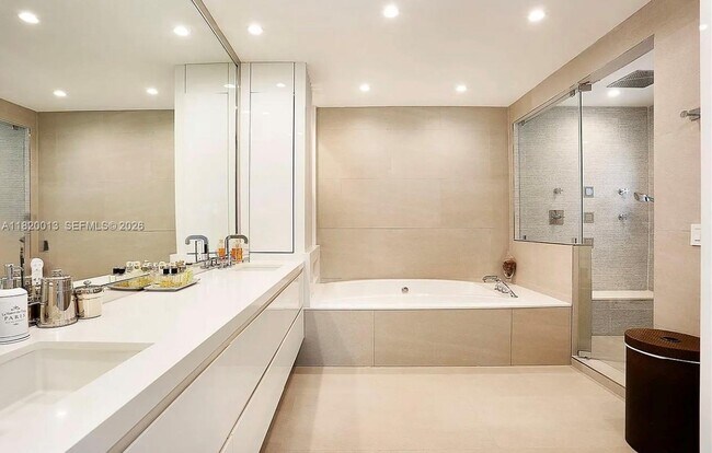 Building Photo - 6611 Leonardo St