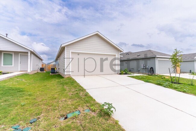 Building Photo - 208 Skyfire St