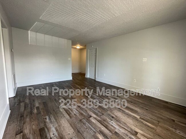 Building Photo - 1005 Shilo St