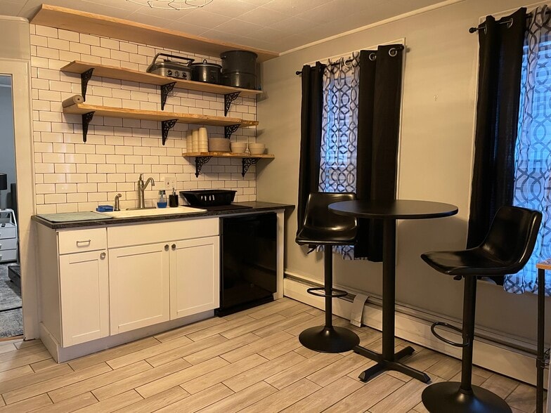 Building Photo - 20 Crescent St