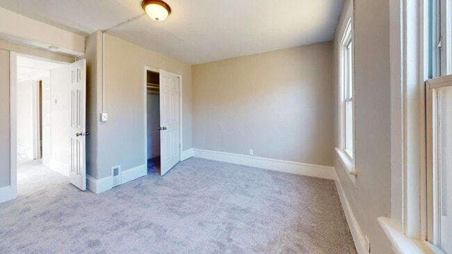 Building Photo - Clark / Fulton Area - 4 Bedroom Single Fam...