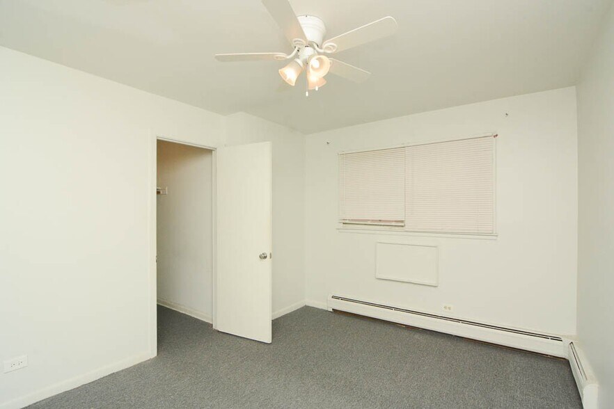 Building Photo - 7319 N Rogers Ave