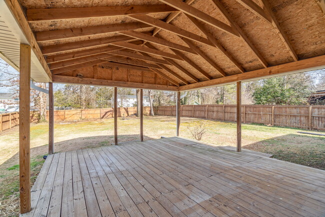 Building Photo - 331 Sarvis Dr
