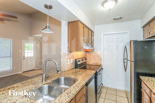 Building Photo - 3813 Clover Ln