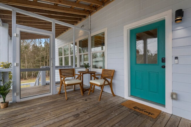 Building Photo - 304 Tide St