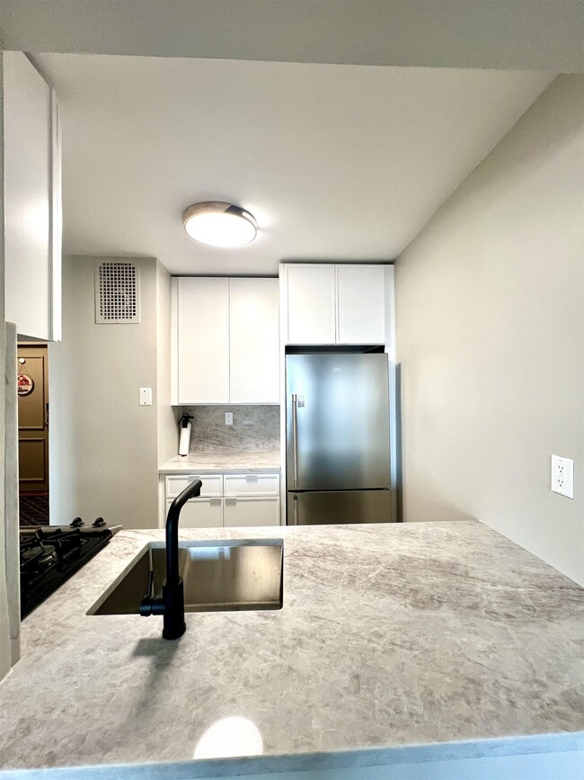 Building Photo - 500 Central Ave