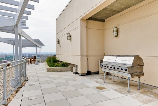 Building Photo - Modern 2br/2ba at Navy Yard