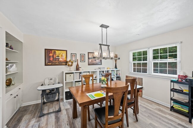 Building Photo - 4399 Hialeah Dr