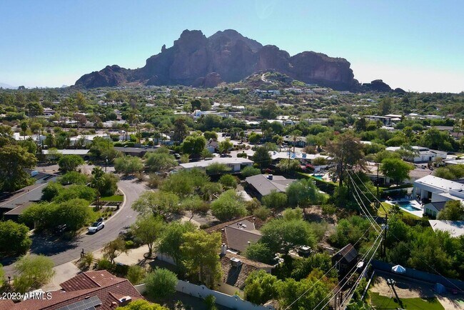 Building Photo - 4327 E Rancho Dr