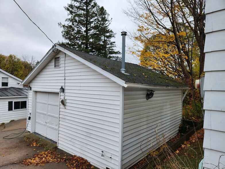 Secure Storage Space - 123 W Mohawk St