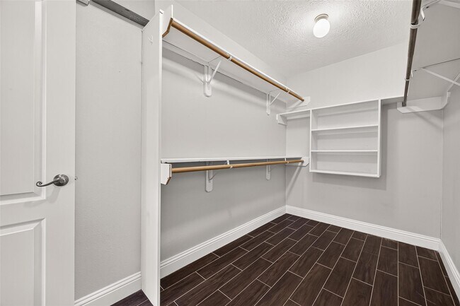 Building Photo - 18015 Oak Cottage Ct