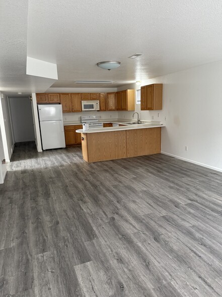 Living room and kitchen - 5722 Townsend Pl