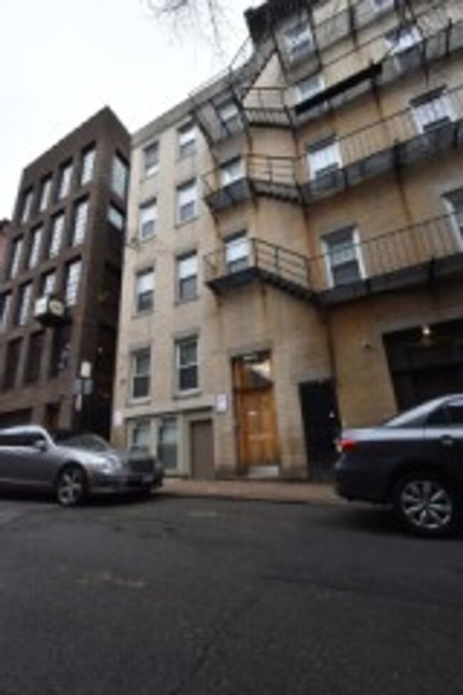 Building Photo - North End - 2 bedroom apartment - 9/1