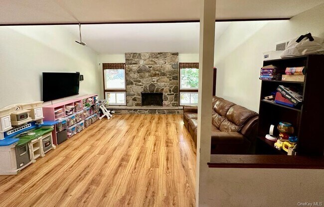 Building Photo - 13 Tamarack Ln