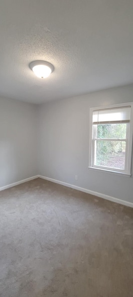 Building Photo - 321 Nelson St