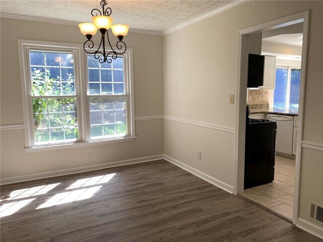 Building Photo - 4536 Woodlawn Lake Dr