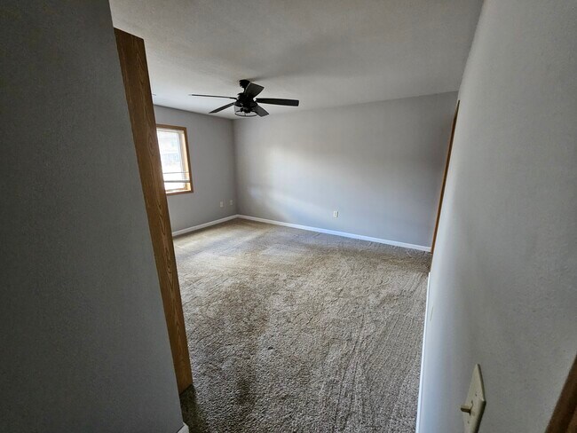 Master Bedroom - 956 Roseland Dr