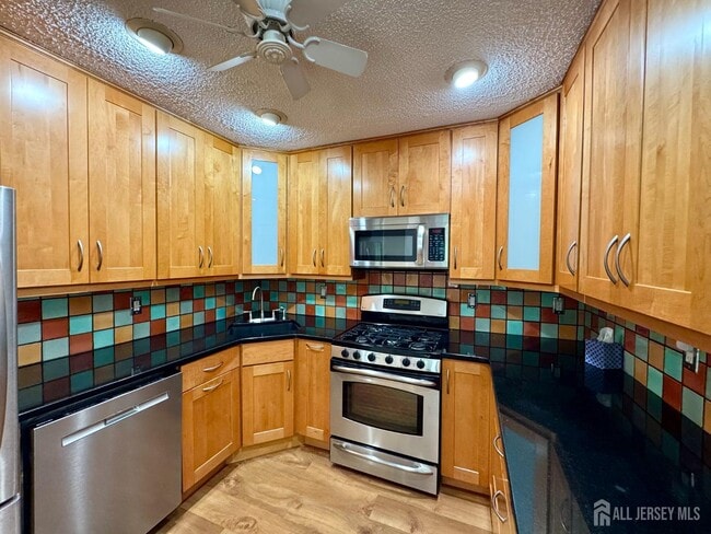 Primary Photo - 21 Crabapple Ln