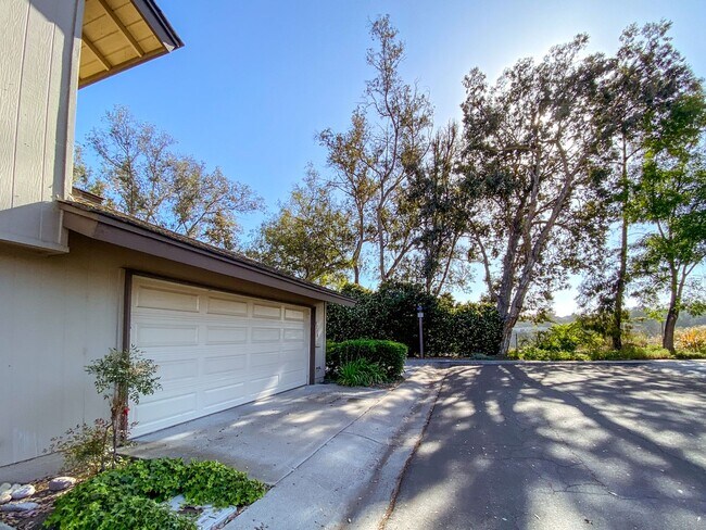 Building Photo - Two-Story 3 Bed, 3 Bath with Bonus Room in...