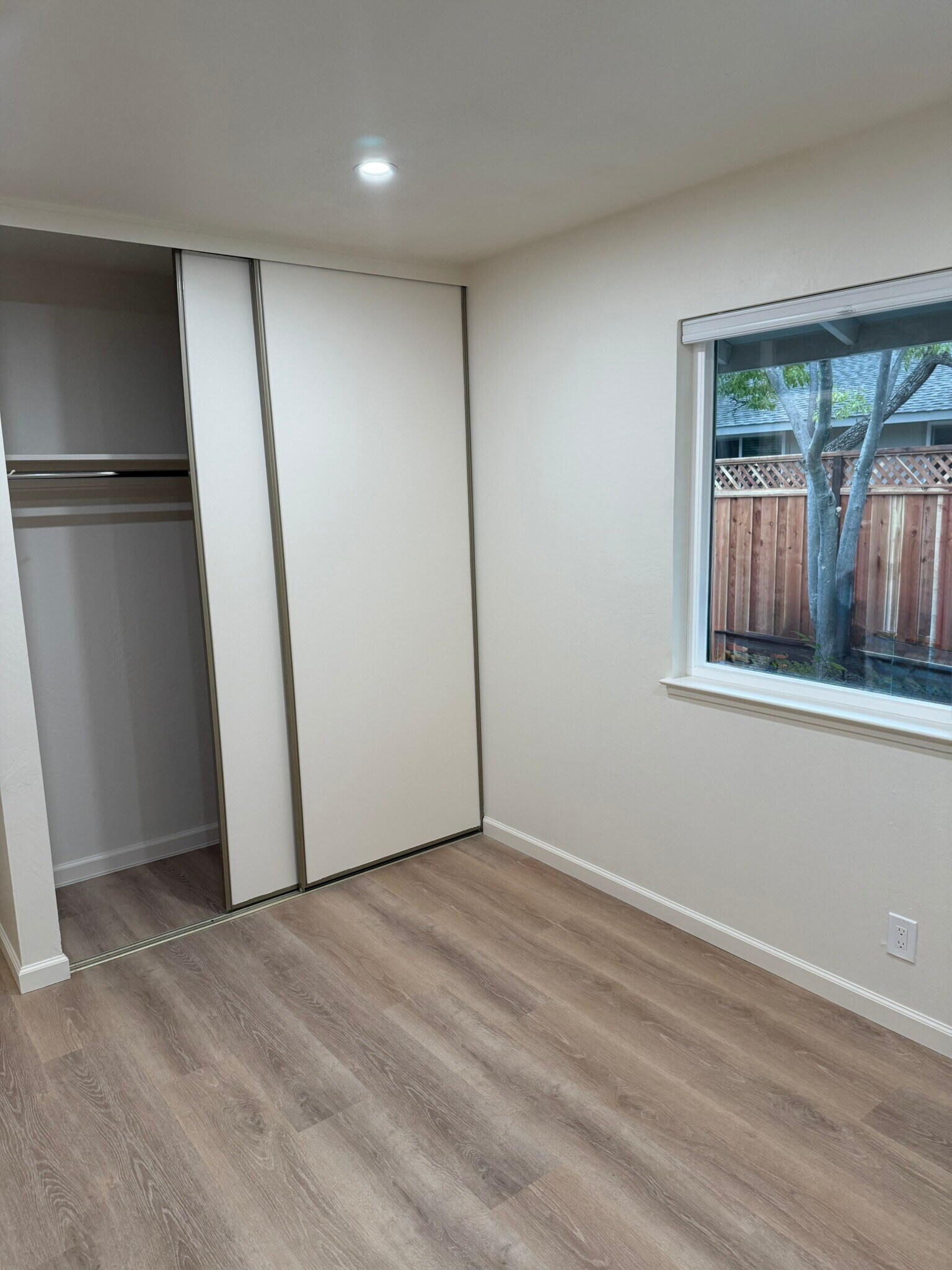 Building Photo - 1677 Canary Dr