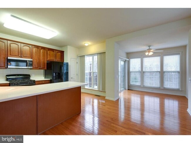 Building Photo - 256 Hudson Dr