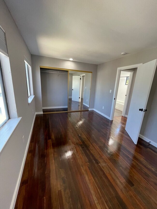 Building Photo - 3018-3020 Maple Ave